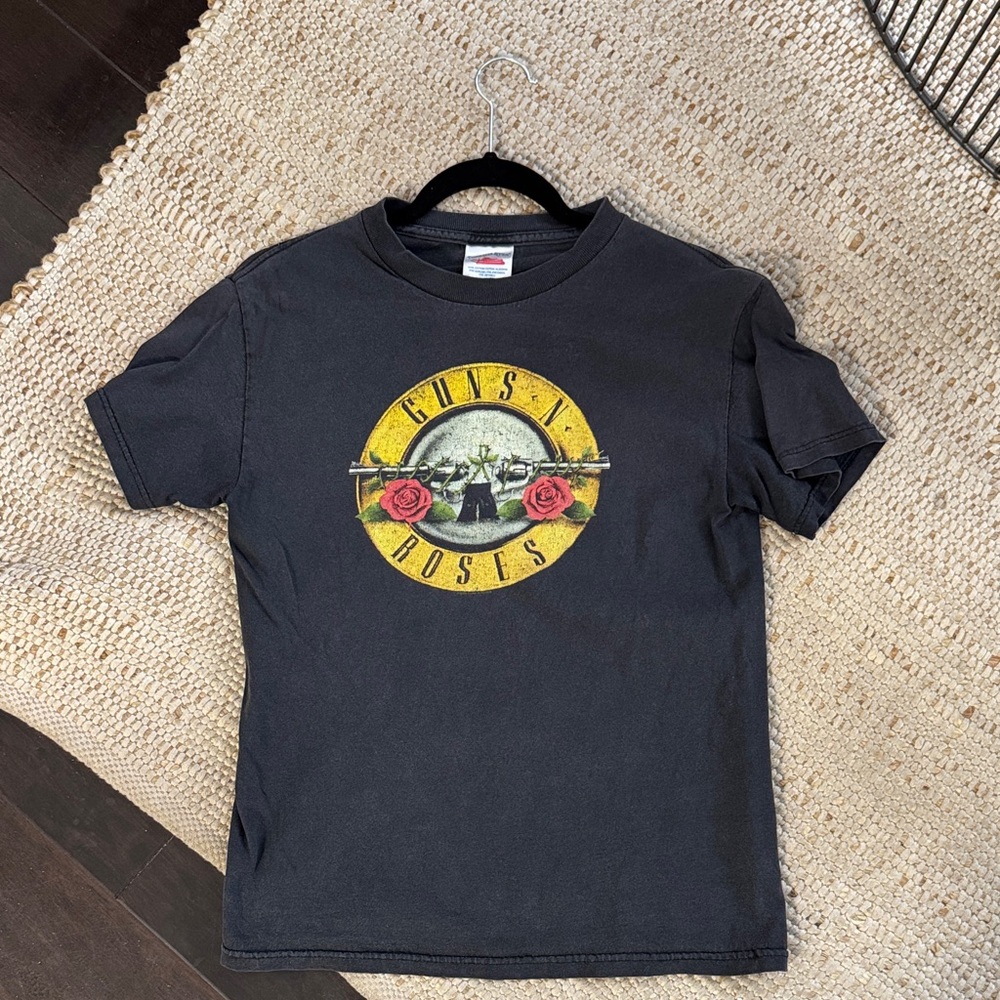 Guns N' Roses Black Graphic Band Tee with Yellow Logo and Red Roses